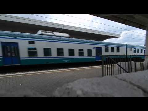 Treno in transito a Bari San Giorgio