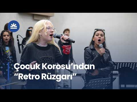 Bornova'da Cumhuriyet Bayramı Coşkusu Çocuklarla Başladı