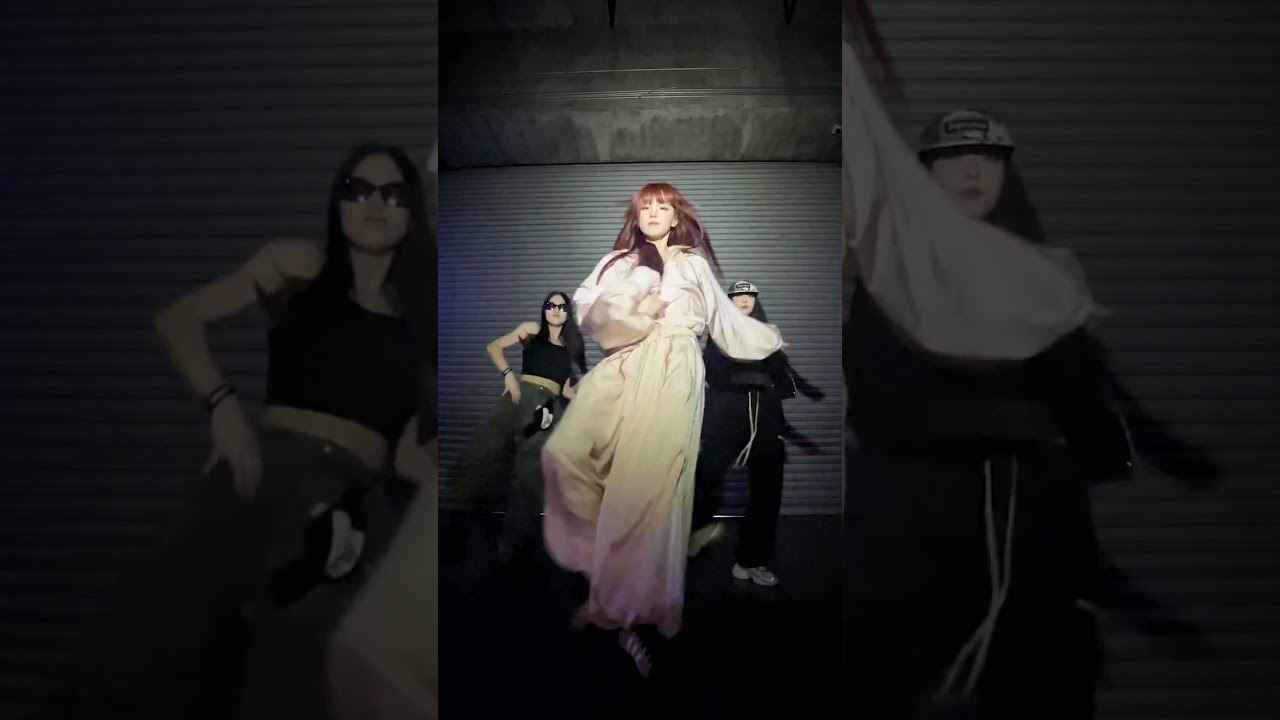 YUQI’s city dance! Left Right Go 🔥 YUQI in BANGKOK