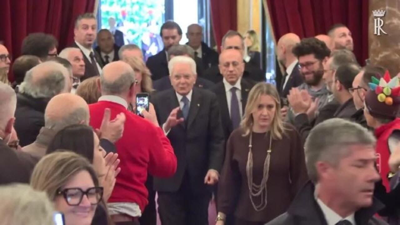 Applausi per Mattarella al Teatro Massimo di Palermo, "Capitale Italiana del Volontariato 2025"