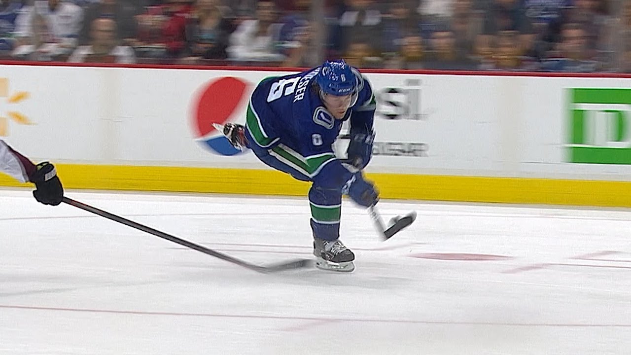 Vidéo: INCROYABLE!!!!!!!!! La "BANK PASS" d'Elias Pettersson à Brock Boeser...