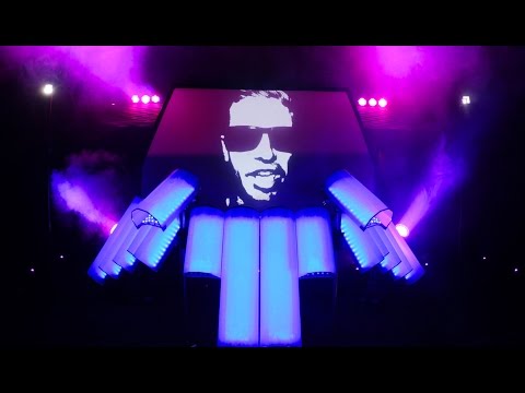 Drummer invents a new way to DJ - (AFISHAL)