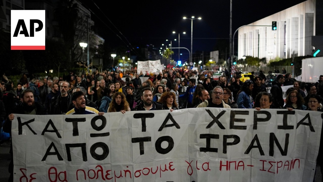 Video | Thousands march to US Embassy in Athens to protest ongoing attacks on Iran