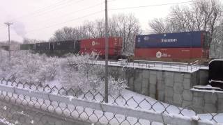 preview picture of video 'Union Pacific stack train at Veenker Golf Course, Ames, Iowa, skiing day 1'