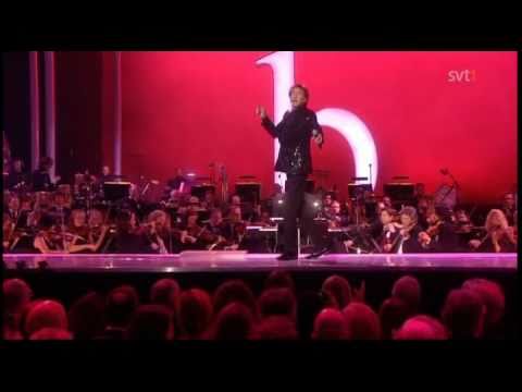 Can't Smile Without You - Barry Manilow live at Oslo, Norway 2010