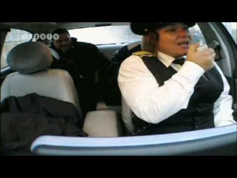 Slemme Slemme Piger: Taxachauffør med Pilotmanerer