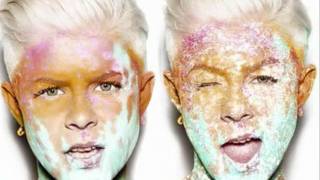 Cry When You Get Older - Robyn     (with Lyrics)