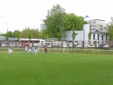 Teraz Lucia Vojkovičová loptu ešte minula (ŠK Slovan - Myjava 4:0)