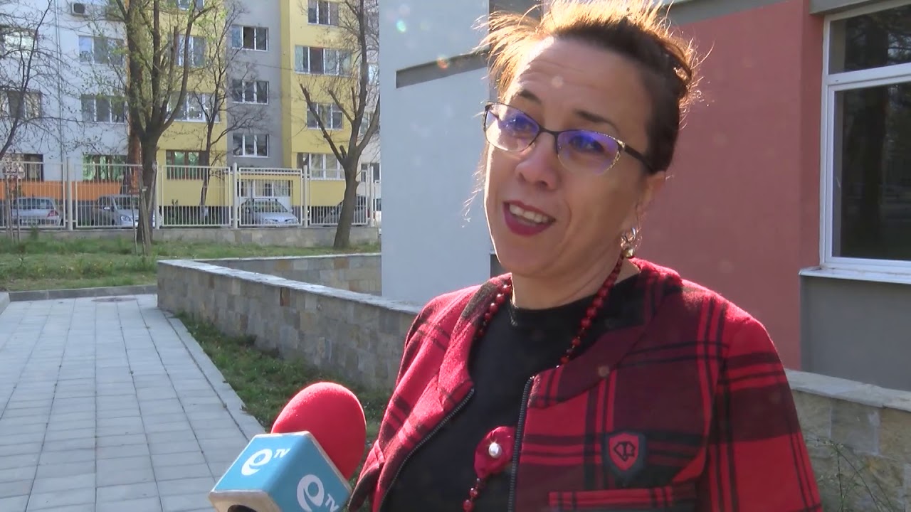 Засадиха 23 фиданки в двора на ОУ"Шандор Петьофи" по повод Седмицата на гората