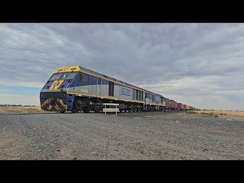 7922V SCT up "Dooen Express" (EL55 GL105, 36W), Dooen to Melbourne, 1110, 29/1/26, Jung West VIC