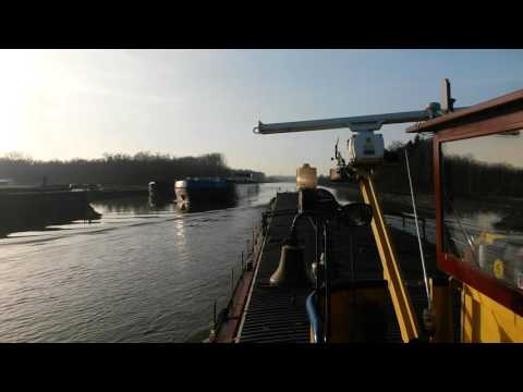 Begegnung mit Binnenschiff