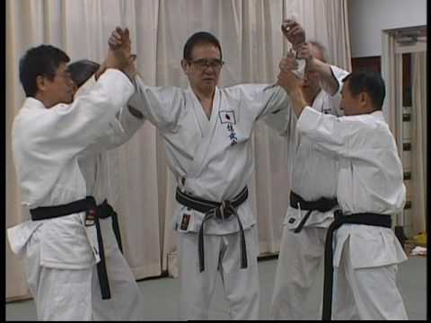 信武剛柔術　両腕上手諸手捕り　崩し投げ
