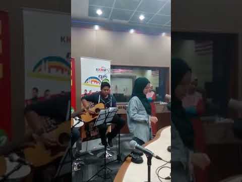 Di Langit Awan Biru - Putri Ain