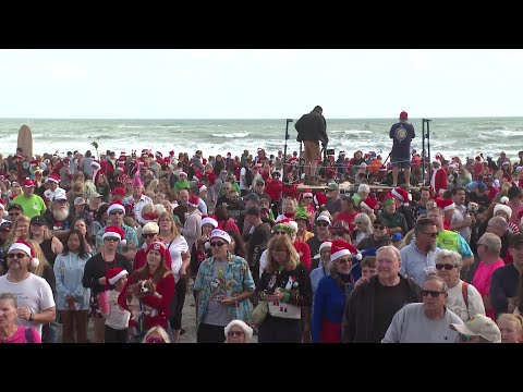 Surfing Santas ride waves, raise funds in Florida | AFP