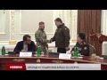 Порошенко вручив паспорт України воїну-білорусу 