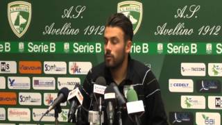 almici-si-presenta-affascinato-dal-calore-della-piazza