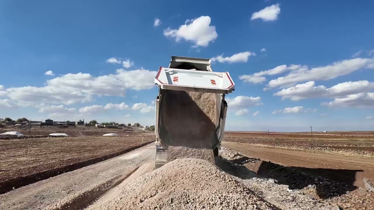 BÜYÜKŞEHİR, HİLVAN’DA 5 KİLOMETRELİK YOLUN SATHİ ASFALT ÇALIŞMALARINI TAMAMLADI