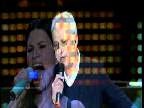 PARIS AU MOIS D´QÛT. LAURA PAUSINI CON PATRICIO PAUSINI