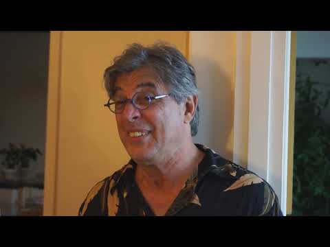 Ivan Lins listens to a harmonization of "Começar de nuovo", in the style of Take 6