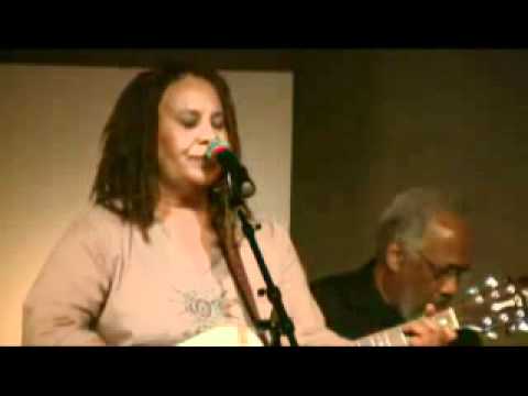 Robin Hackett singing Lay Your Head Down | Mystic Note 2011