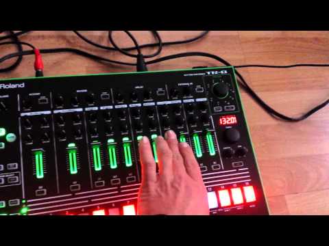 SORGENKINT PLAYS THE NEW ROLAND SYNTHS (tb-3 & tr-8) breakbeat