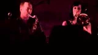 Download lagu Los Furios 'Ghostown' mp3