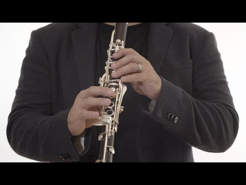 Learn how to hold and place your fingers correctly on the clarinet / How to hold your Clarinet