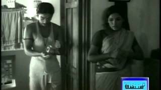 Kamal Hassan In Aval Oru Thodarkathai Tamil Movie 