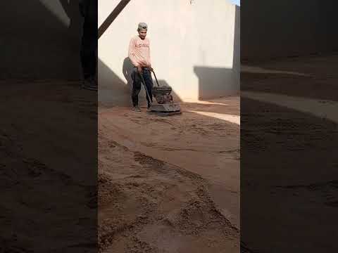 Saudi Arabia me #middleeast dhurmat Dekho.  yeh jameen ko bhi jayada dabhti hi