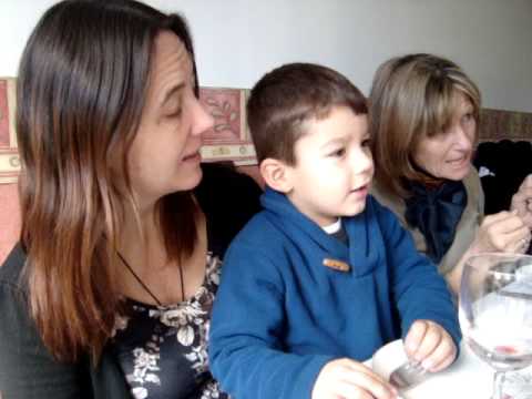 Salvador canta La Marcha de San Lorenzo