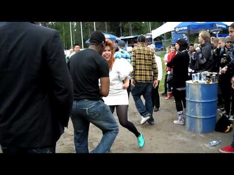 Paloma Faith dancing in Provinssirock!