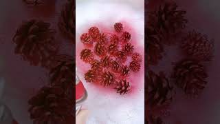 Vánoční věnec s červenými šiškami