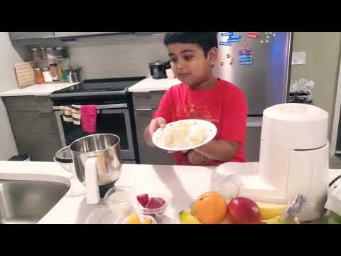 Aashrith making yummy 😋 smoothie