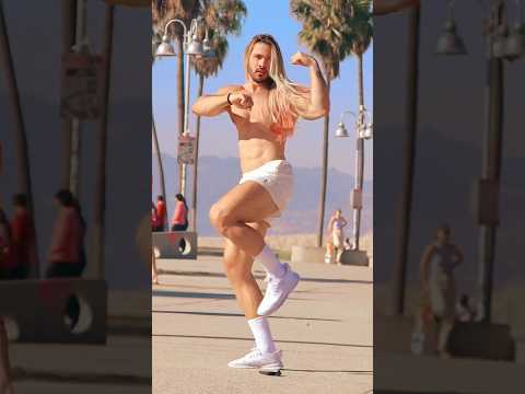 근육질 서양 남성이 웃통벗고 한국노래 춤추는 영상