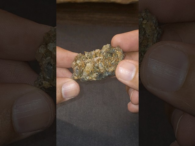 حجر بلورات الكوارتز خام طبيعي تحفة للإقتناء أو الإ...