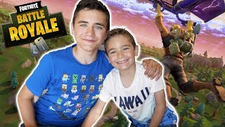 FORTNITE vs SWAN THE VOICE : J&#39;apprends à jouer à mon petit frère - Néo The One