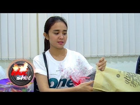 Michelle Ziudith Dapat Banyak Kado dari Fans di Cibinong - Hot Shot 22 Oktober 2017