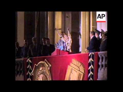 ARGENTINA: MADONNA CHEERED BY "EVITA" MOVIE EXTRAS