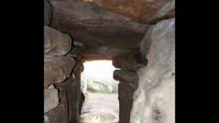 preview picture of video 'A winter visit to West Kennet Long Barrow, Wiltshire'