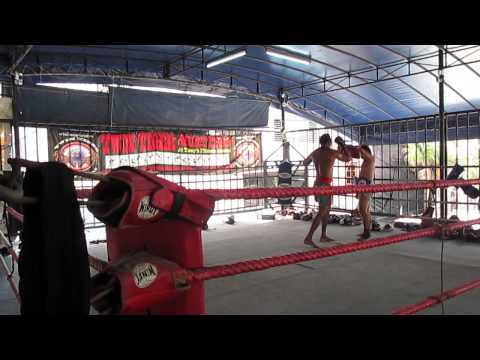 NETO Treino de Muay-Thai na Tailandia