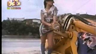 "SEI BELLISSIMA" LOREDANA BERTE' "Sulla spiaggia con la gonna al vento e stivaloni " (rarissimo)