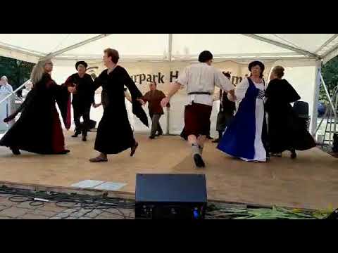 Mittelalter-Tanzgruppe Flämurium mit dem Rabenbrüder Tanz