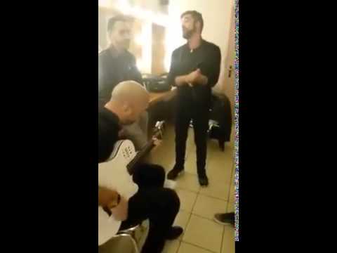 Quand Kendji chante un cantique "Dieu est la"