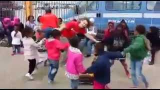 Sbarco a Porto Empedocle giro tondo bimbi