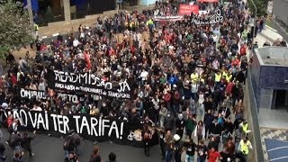 Com polícia à distância, protesto tem vandalismo em SP