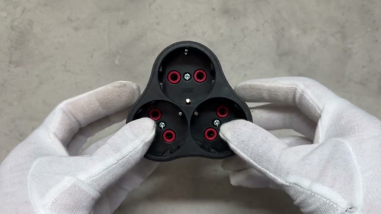 Трійник з заземленням NEOMAX NX1114 чорний