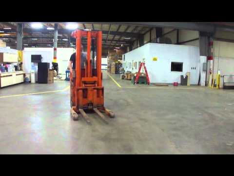 Online Auction Raymond 020-R30TT Stand-Up Type Reach Truck