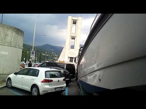 STADIO, IL TRASPORTO SPECIALE BLOCCATO DALLE AUTO IN SOSTA