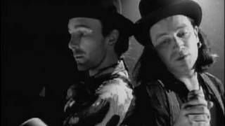 U2 - It's Christmas (Baby Please Come Home).mp4