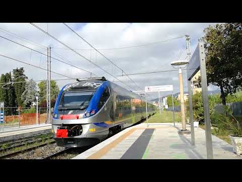 I saluti e la partenza dell' ETR 425 Jazz dalla stazione di Montecatini Terme